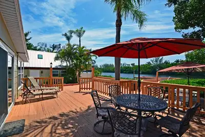 Image de Lakefront Siesta Key Location de vacances Accueil dans Small Private Resort W \/ Pool