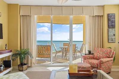 Image de Beach Colony East 7c- Unité en front de mer avec grande terrasse et vue imprenable!