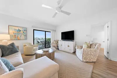Image de Shipwatch Riverside E204- Bay Side, unité côtière avec accès à une plage privée!