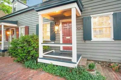 Image de Restez avec Lucky Savannah: Cottage historique avec cour privée et parking