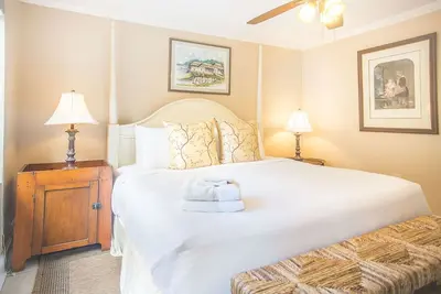 Image de Restez avec Lucky Savannah: Belle une chambre avec vue sur la place Chatham