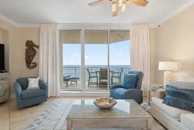 Image de Indigo East 1702 - Unité front de plage avec intérieur luxueux et commodités!