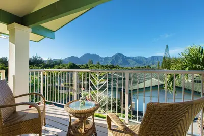 Image de 5 minutes en voiture de la baie de Hanalei, de superbes vues sur la montagne et la cascade