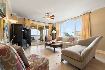 Image de Beach Colony West 2d- Unité Beach Front avec grande terrasse et vue imprenable!