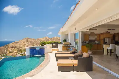 Image de Villa Leonetti - Vues panoramiques sur la baie de Cabo San Lucas depuis cette spacieuse villa
