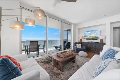 Image de Indigo West 1101 - Unité front de plage avec intérieur luxueux et commodités!