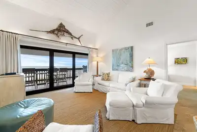 Image de Shipwatch B301- Vues sur la plage depuis la terrasse avec intérieur côtier!
