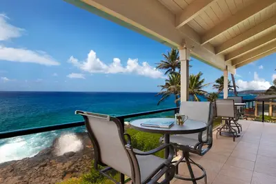 2 Br / 2 Ba Ocean Front condo à Poipu w / Amazing Oceanfront Views & Central Ac!