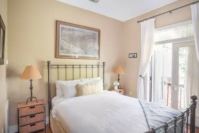 Image de Restez avec Lucky Savannah: refuge studio intime parfait pour les couples