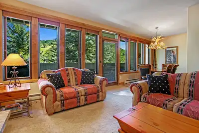 Image de Condo de luxe avec vue sur la montagne, piscine, bains à remous, à pied de la télécabine de Lionshead | SunVail 22b