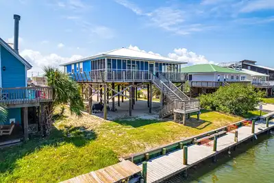 Image de Maison rustique de Dauphin Island avec accès au club et quai!