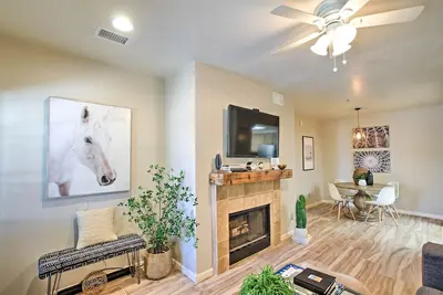 Image de Condo Scottsdale rénové avec accès à 3 piscines!