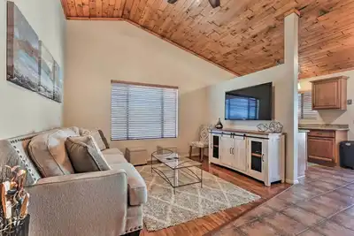 Image de Belle maison de Tucson avec Patio & Fire Pit!