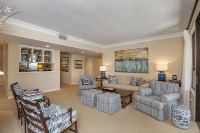 Image de Prestations haut de gamme, 2 chambres King, chacune avec salle de bain privée, communauté fermée, terrasse privée à Sea Island