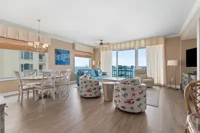 Image de Indigo East 901 - Vue sur la plage avec cabane privée au bord de la piscine!