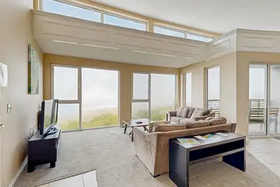 Image de Moderne condo en bord de mer à droite sur l'océan Pacifique + chiens sont les bienvenus!