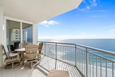 Image de Indigo East 1602 - Unité front de plage avec intérieur luxueux et commodités!