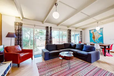Image de Dog-friendly, la maison côtière chic, près de la plage w \/ grande terrasse et plus encore!