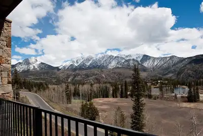 Image de Nouveau condo de luxe étapes vers les ascenseurs - Vues incroyables