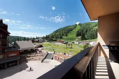 Image de Condo de luxe Ski in \/ Ski Out - Unité de coin - Vues sur les pistes