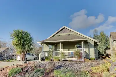 Image de Dog-friendly home à seulement 800 mètres de la plage et du cœur de la ville!