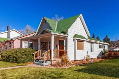 Image de Charmante maison w \/ cheminée et privée laveuse \/ sécheuse, près de la rivière et piste cyclable!