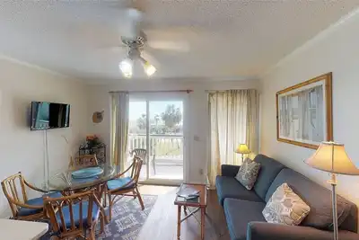 Image de Grand condo en bord de mer au 2e étage avec balcon privé et jetée de pêche