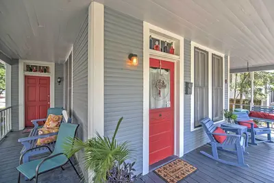 Image de Gulfport Home w / Porch Swing - 3 blocs de la plage!