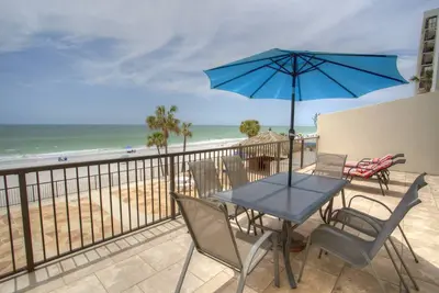Image de Étapes pour aller à la plage! Énorme patio privé en bord de mer, condo Ocean Sands au 3ème étage entièrement rénové