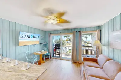 Image de Magnifiquement d���coré condo en bord de mer avec un excellent acc��s à la piscine et la plage