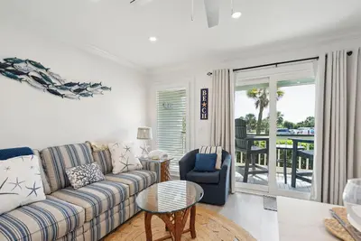 Image de Magnifique condo en bord de mer avec acc��s ���� la plage au centre-ville de Isle of Palms