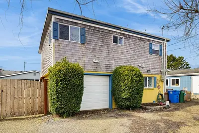 Image de Charmante maison moderne avec cuisine complète, près de la plage!
