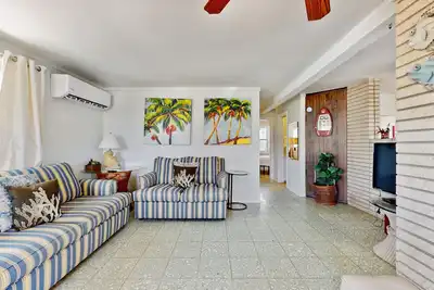 Image de Quirky beach home 1/2 pâté de maisons de la plage avec terrasse sur le toit!