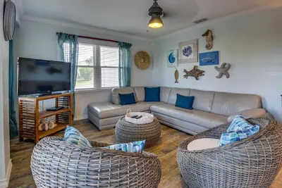 Image de Superbe maison avec vue sur l'océan, adaptée aux chiens et en face de la plage!