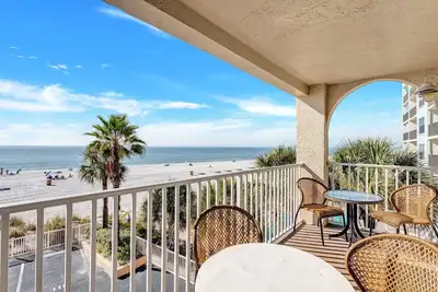 Image de # 212 Beach Place Condos: 3 Br / 2 Ba à Madeira Beach, pour 8 personnes