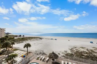 Image de # 308 Sea Breeze Condo: 2 Br / 2 Ba 3ème étage à Madeira Beach, pour 8 personnes