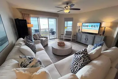 Image de Villa au 3ème étage avec de superbes vues sur l'oc��an, rénovations fra��ches et balcon