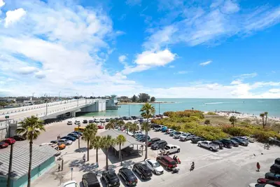 Image de Grande unit�� de coin avec vue sur la plage et John's Pass dans le complexe Beach Side - Wifi gratuit