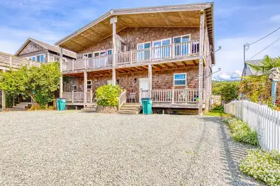 Image de Dog-friendly w / vue sur l'océan, intérieur moderne! Près de la plage Rockaway!