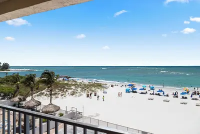 Image de Direct Plage 3e étage, vues panoramiques sur un golfe! Regardez la faune nager par! - Wifi gratuit