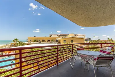 Image de # 204 Crimson Condos: 2 Br / 2 Ba à Madeira Beach, pour 4 personnes