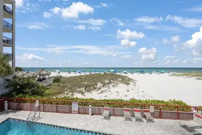 Image de Luxe Direct Beach Front 1400sq ft. Perfect Vacation Spot! Jacuzzi et piscine - Wifi gratuit