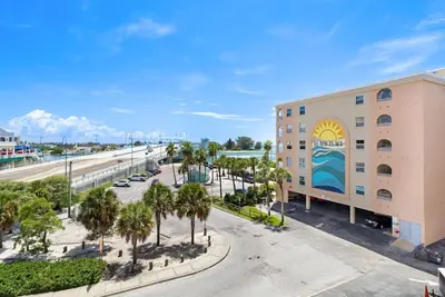 Image de Décoration et mises �� niveau tropicales - Vue sur le col John's dans le complexe Direct Beach Front - Wifi gratuit