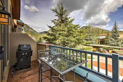 Image de Condo Frisco sur la rue principale avec bain à remous et vues sur la montagne
