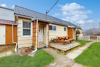 Image de Un chalet moderne et accueillant pour les chiens dans un excellent emplacement - Ă quelques minutes du centre-ville et de la plage!