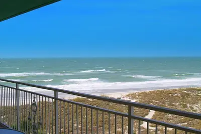 Image de Vues sur la plage et le golfe depuis cette unité mise à jour en face du village et de la promenade de John's Pass - Wifi gratuit