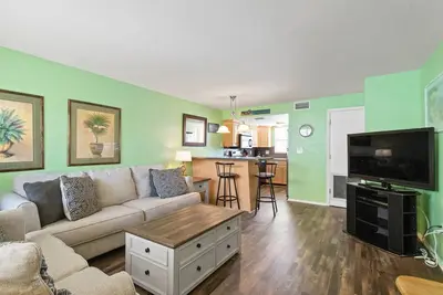 Image de # 230 Surf Song Resort: Phase 2 Br / 2 Ba i à Madeira Beach, pour 4 personnes