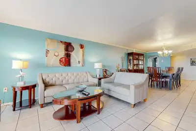 Image de Chien, condo en bord de mer w / piscine partagée et bain à remous - à proximité des commerces, restaurants