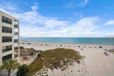 Image de # 301 Crimson Condos: 2 Br / 2 Ba à Madeira Beach, pour 4 personnes