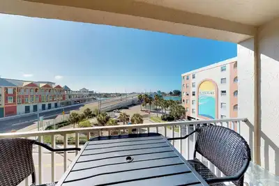 Image de John's Pass rénové et meublé avec goût dans le complexe Beach Front! - Wifi gratuit - Beach Place 302